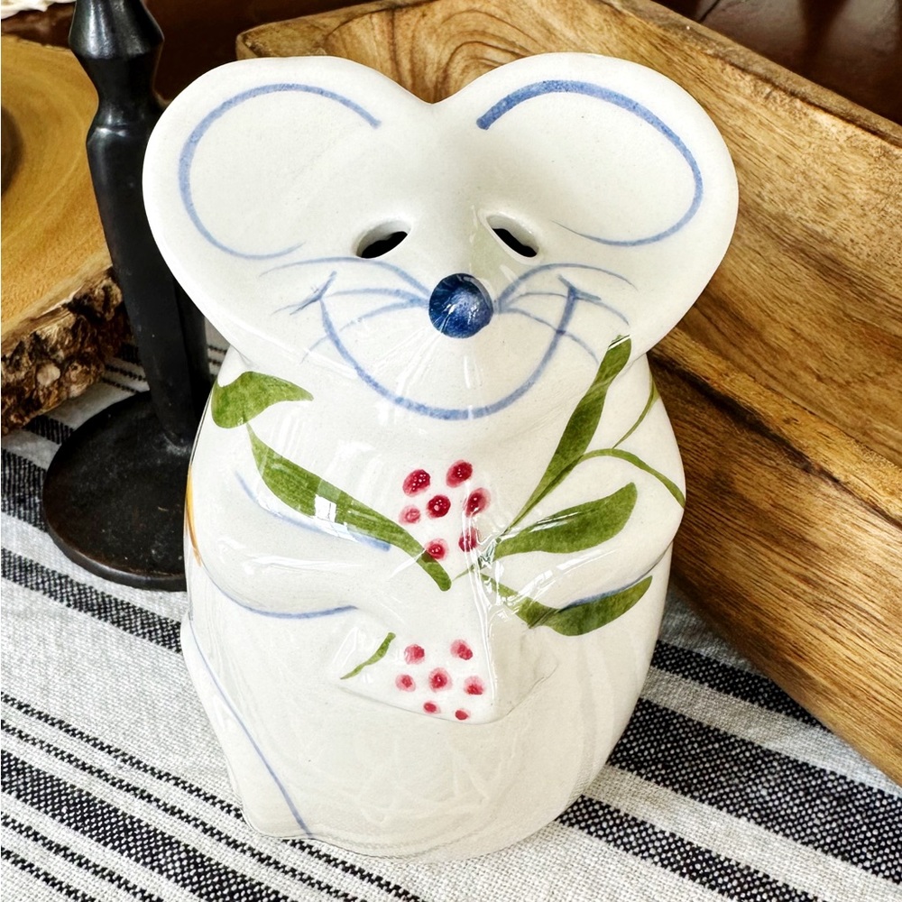 Adorable vintage Mouse Parmesan shaker